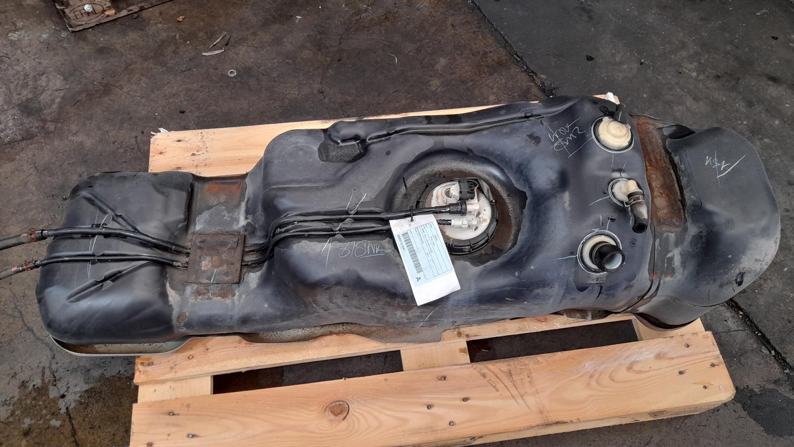 View Auto part Fuel Tank Isuzu Dmax 2017
