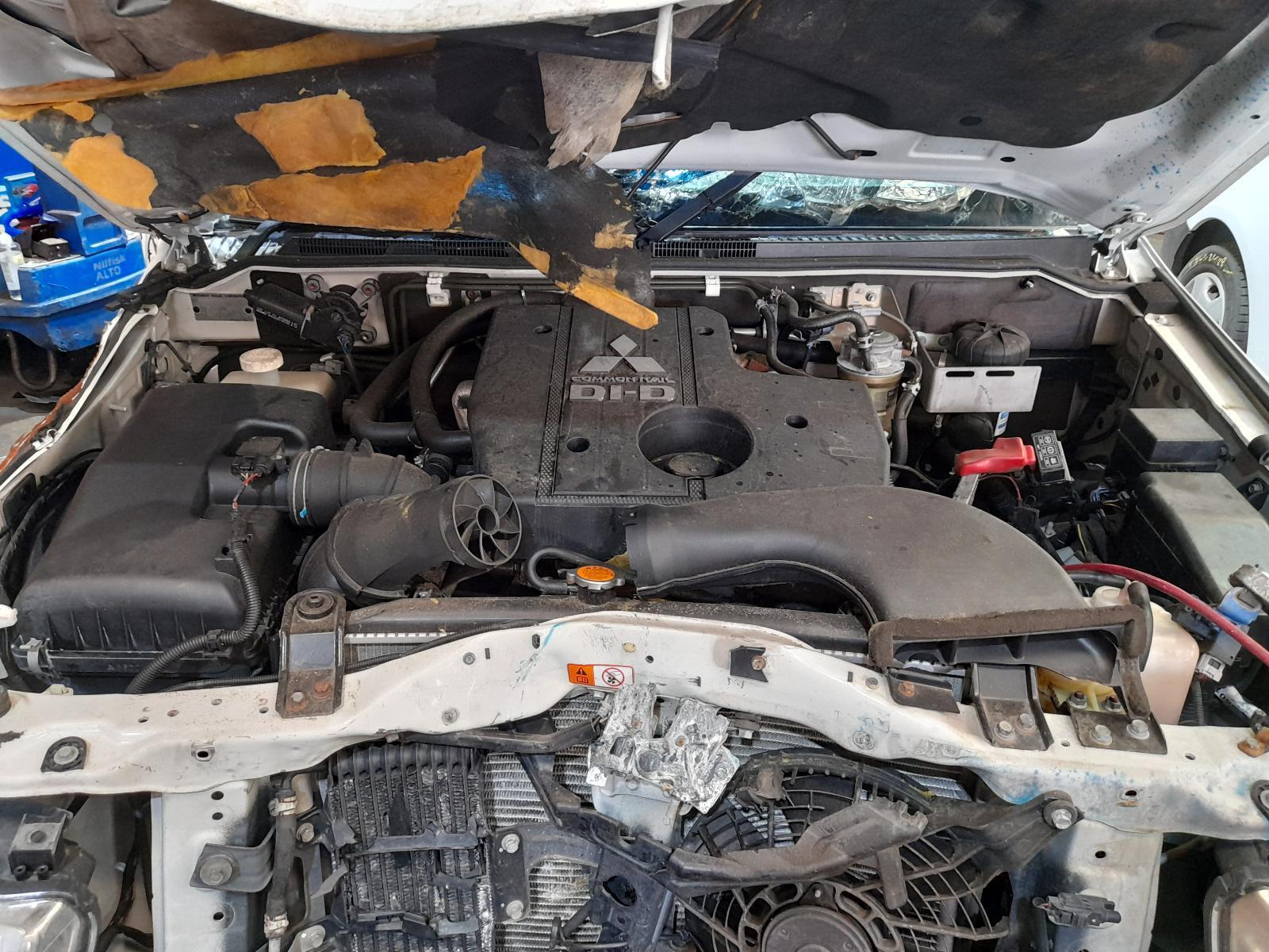 View Auto part Engine Mitsubishi Pajero 2012