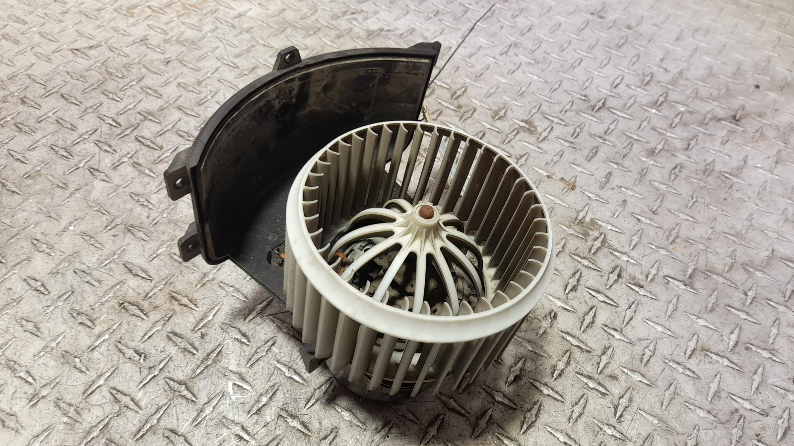 View Auto part Heater Fan Motor Volkswagen Transporter 2014