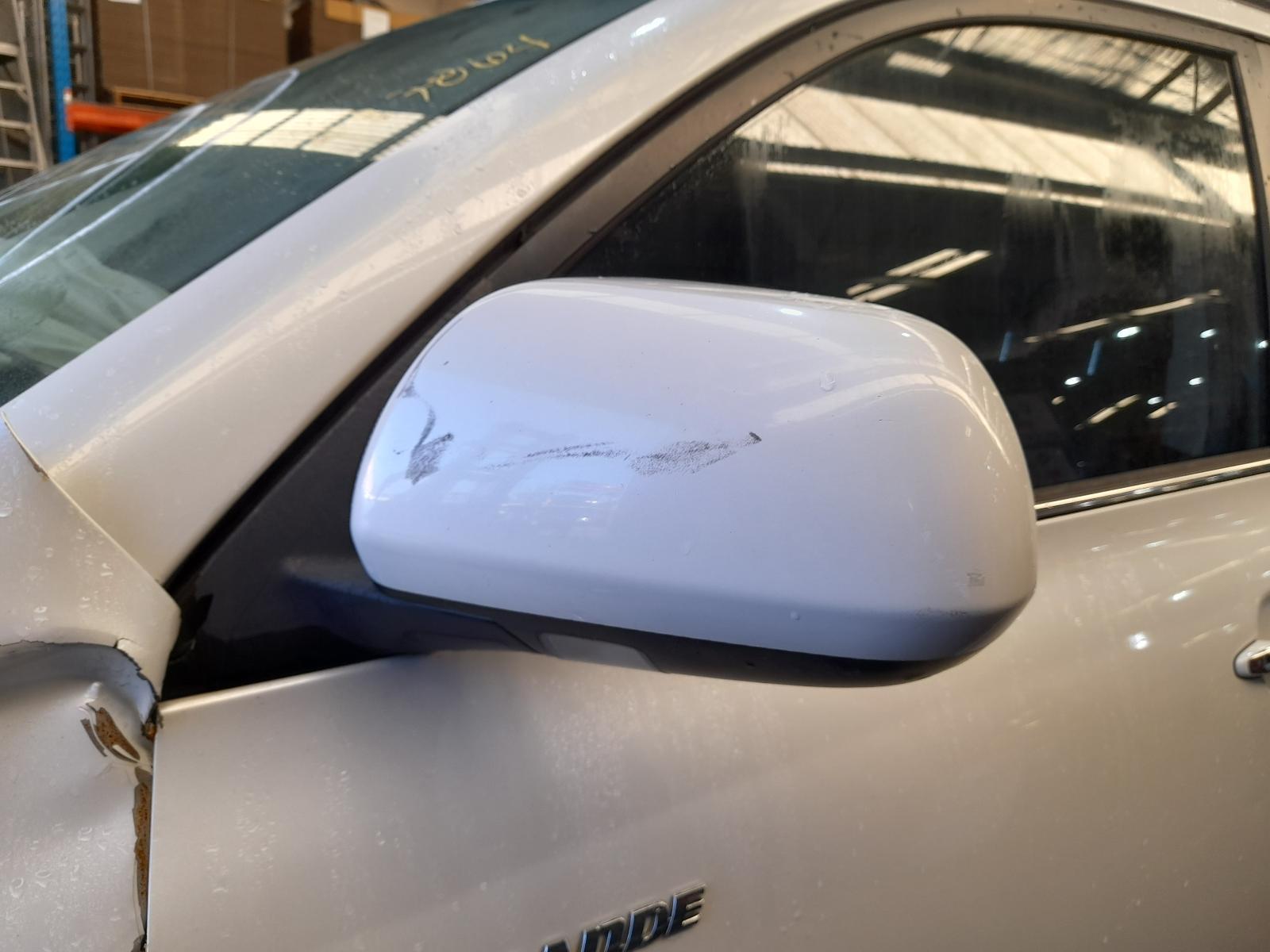 View Auto part Left Door Mirror Toyota Kluger 2011