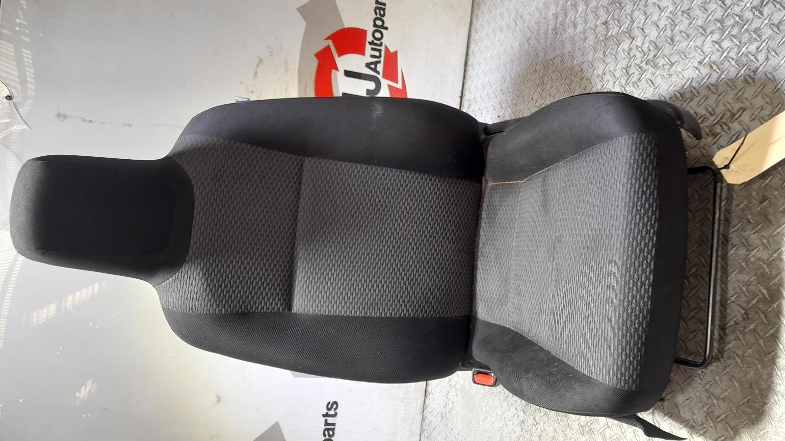 View Auto part Front Seat Toyota Hilux 2017
