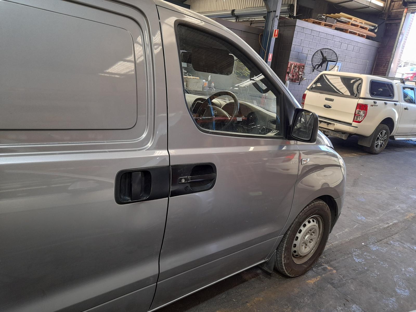 View Auto part Right Front Door Hyundai Iload/imax 2013