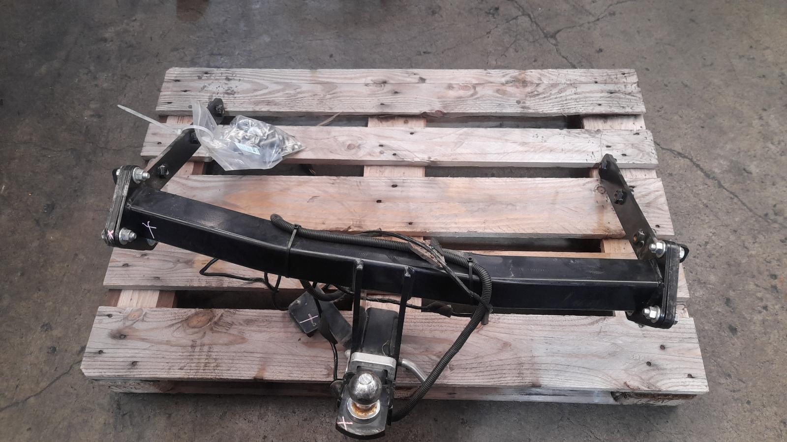View Auto part Towbar Subaru Outback 2016