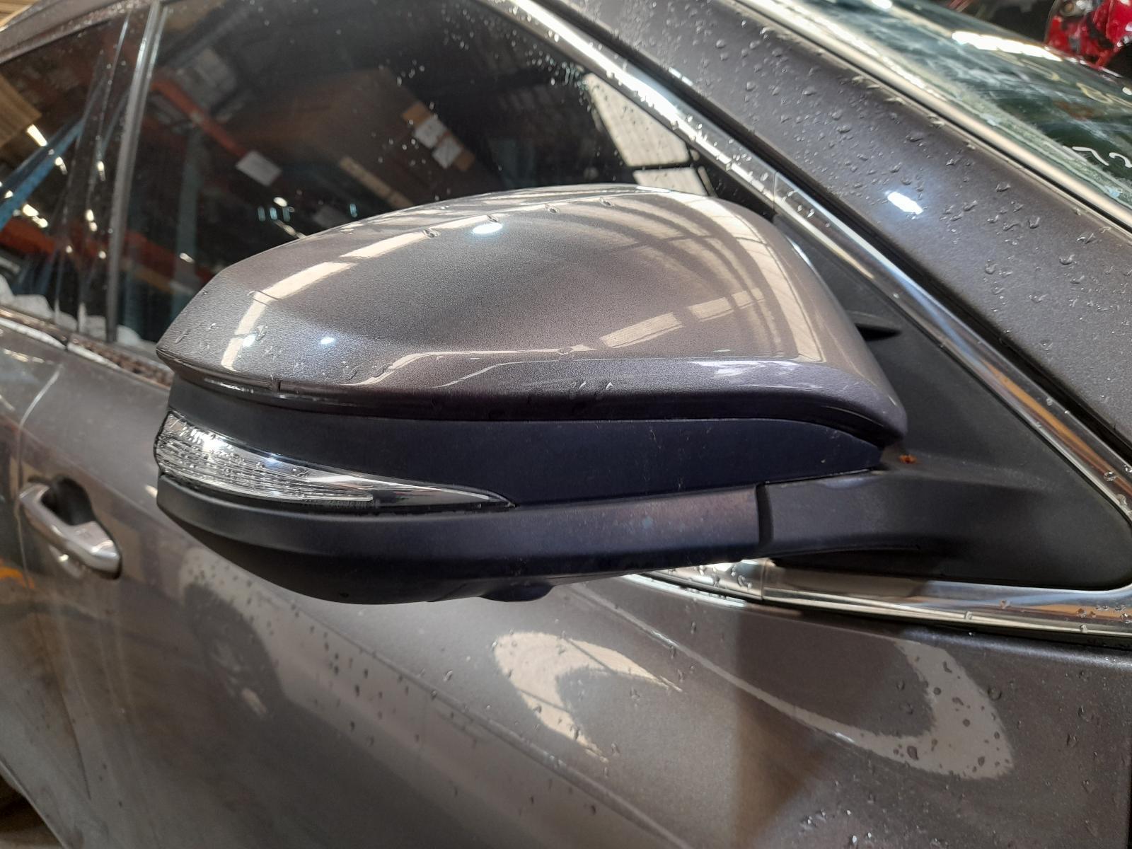 View Auto part Right Door Mirror Toyota Kluger 2017