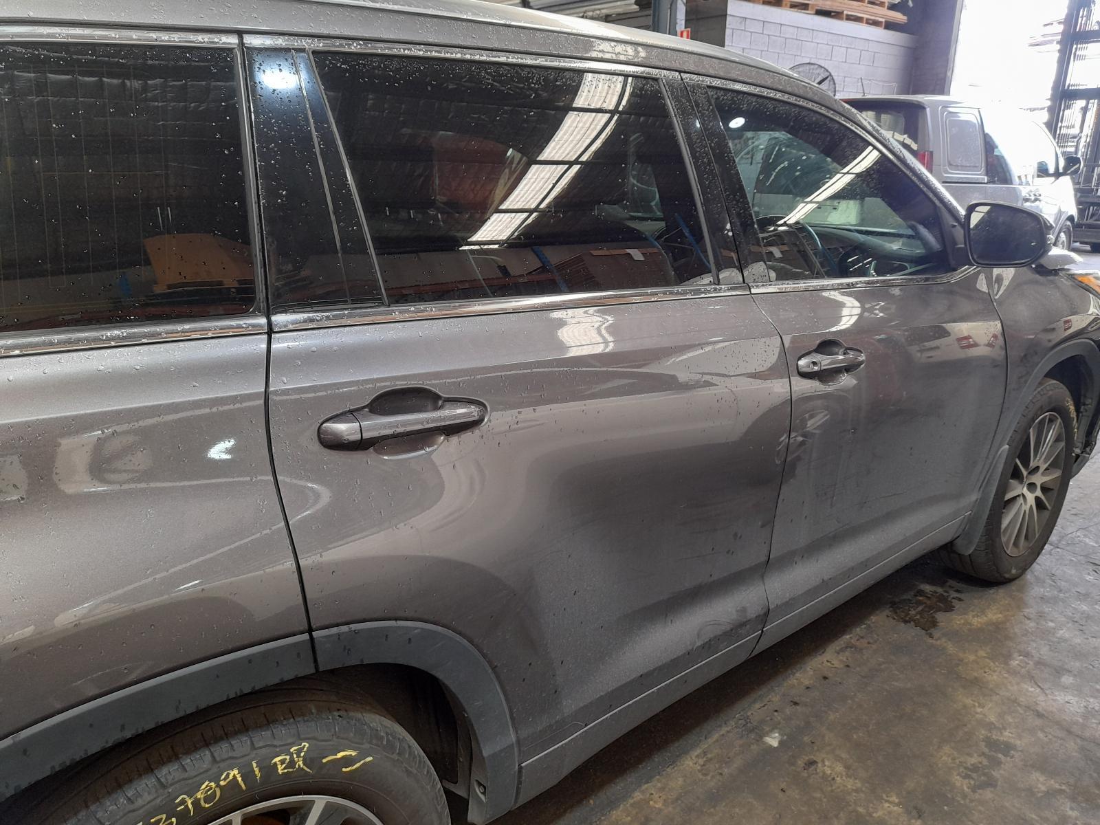 View Auto part Right Rear Door Sliding Toyota Kluger 2017