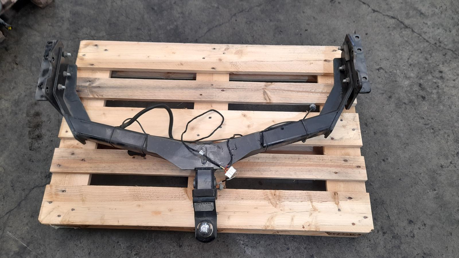 View Auto part Towbar Nissan Pathfinder 2015