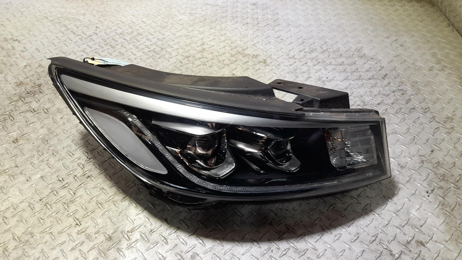 View Auto part Right Headlamp Kia Carnival/grand Carnival 2020