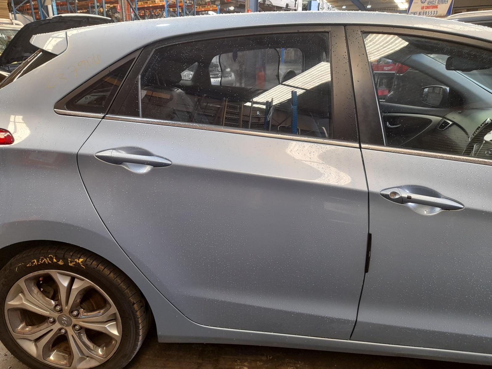 View Auto part Right Rear Door Sliding Hyundai I30 2013