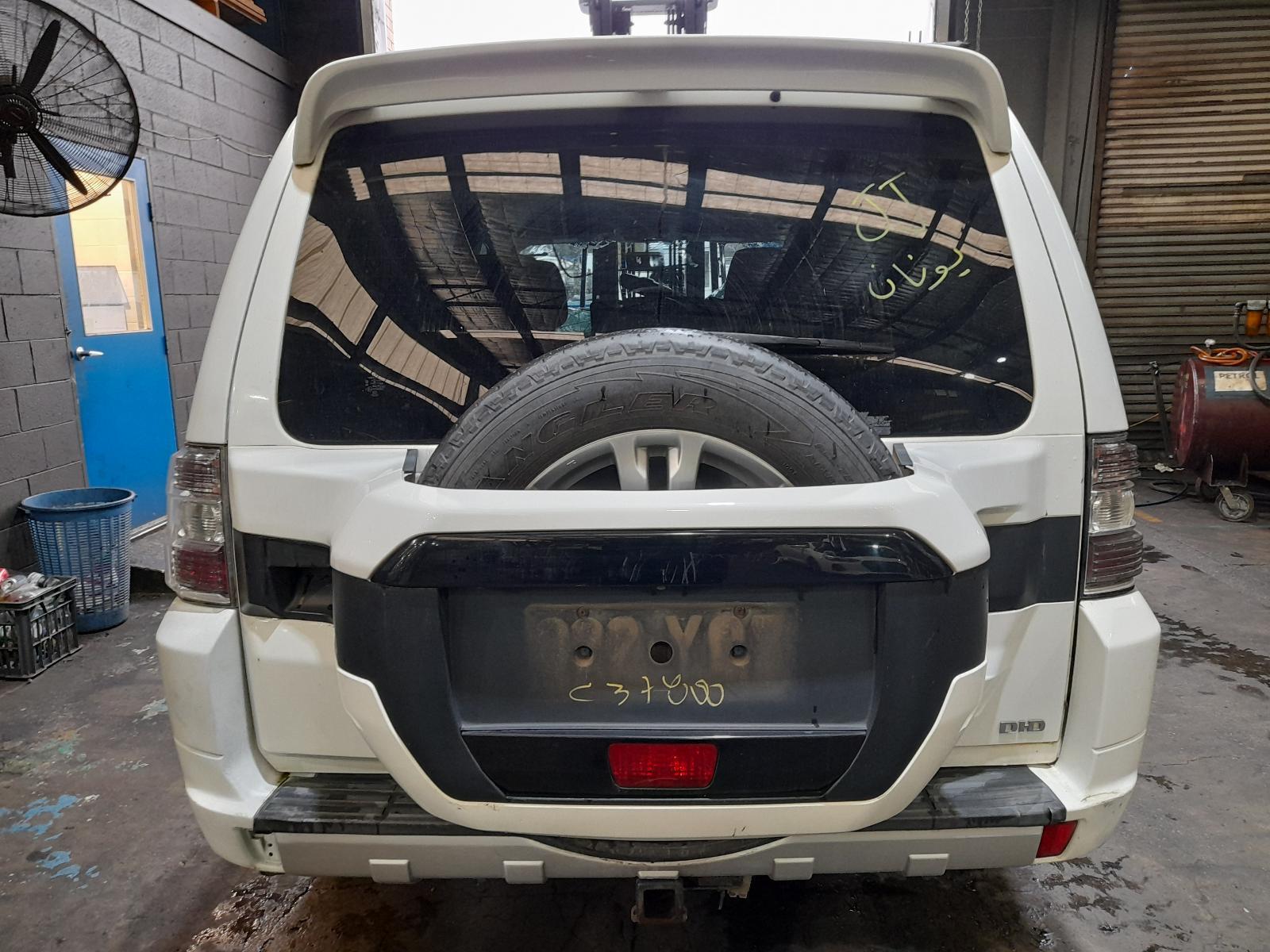 View Auto part Bootlid/Tailgate Mitsubishi Pajero 2014