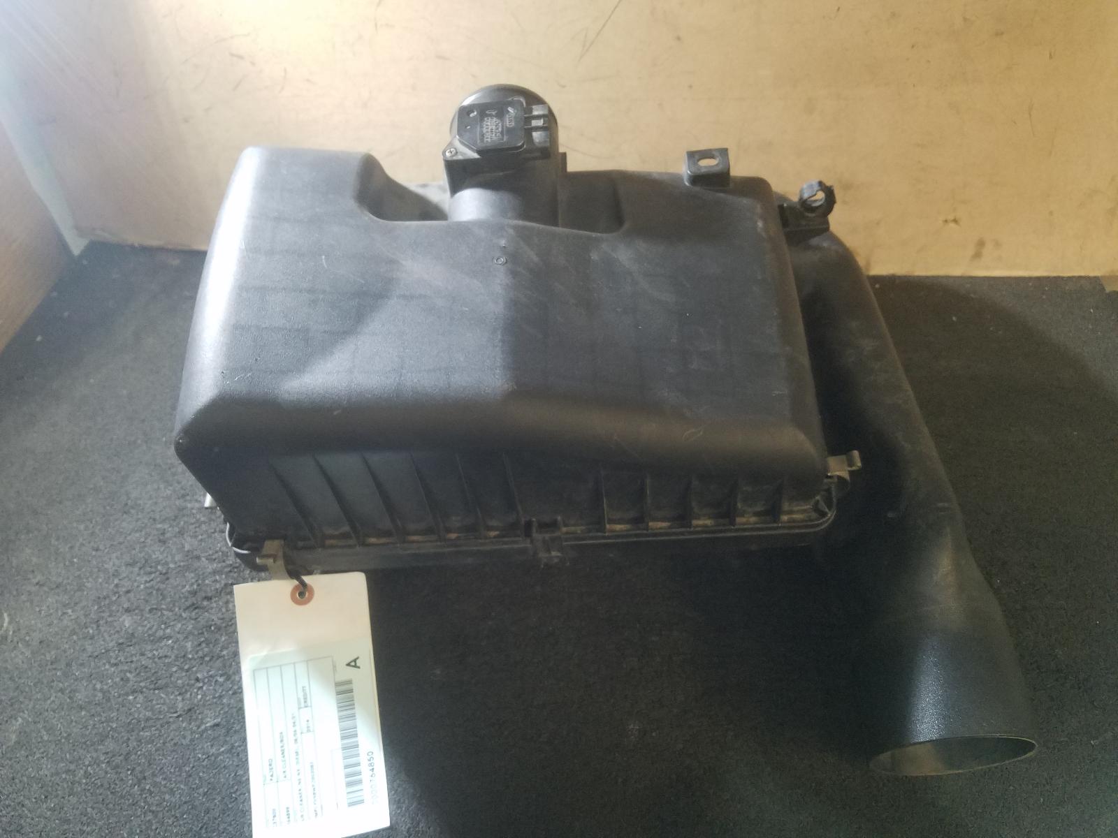 View Auto part Air Cleaner/Box Mitsubishi Pajero 2014