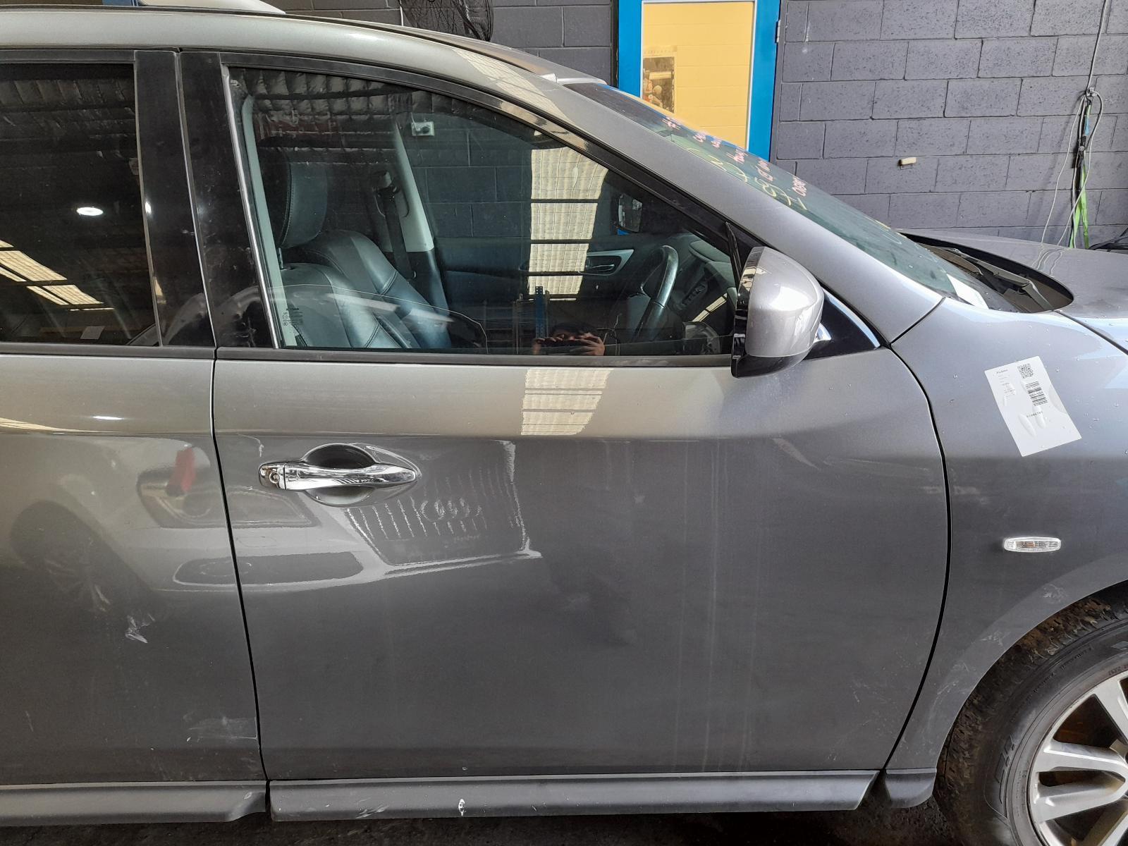 View Auto part Right Front Door Nissan Pathfinder 2015