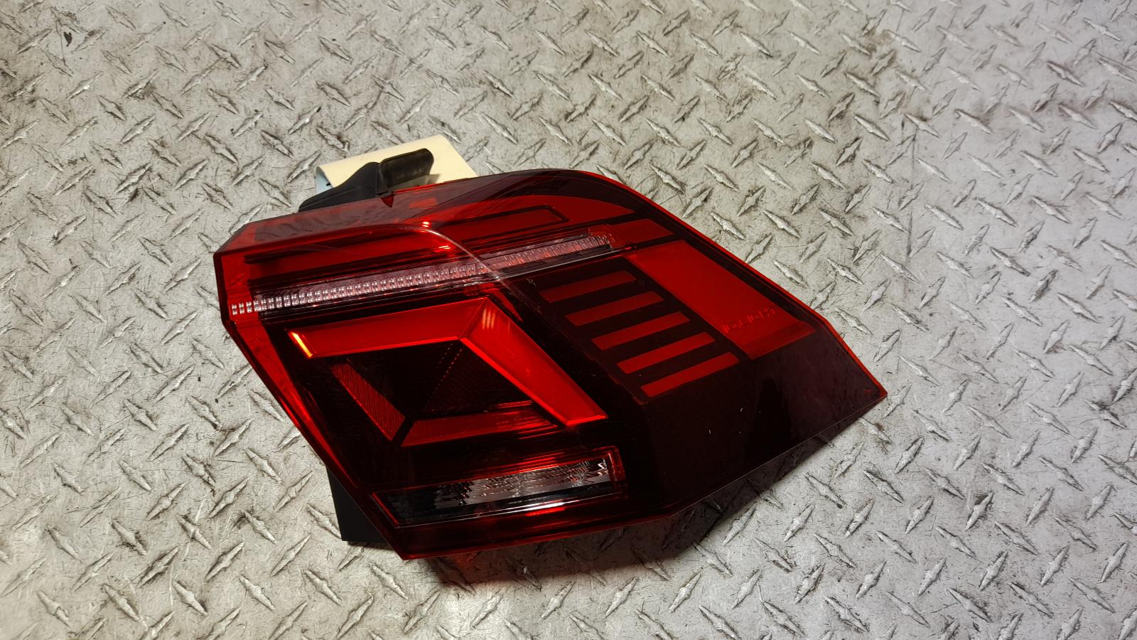 View Auto part Right Taillight Volkswagen Tiguan 2023