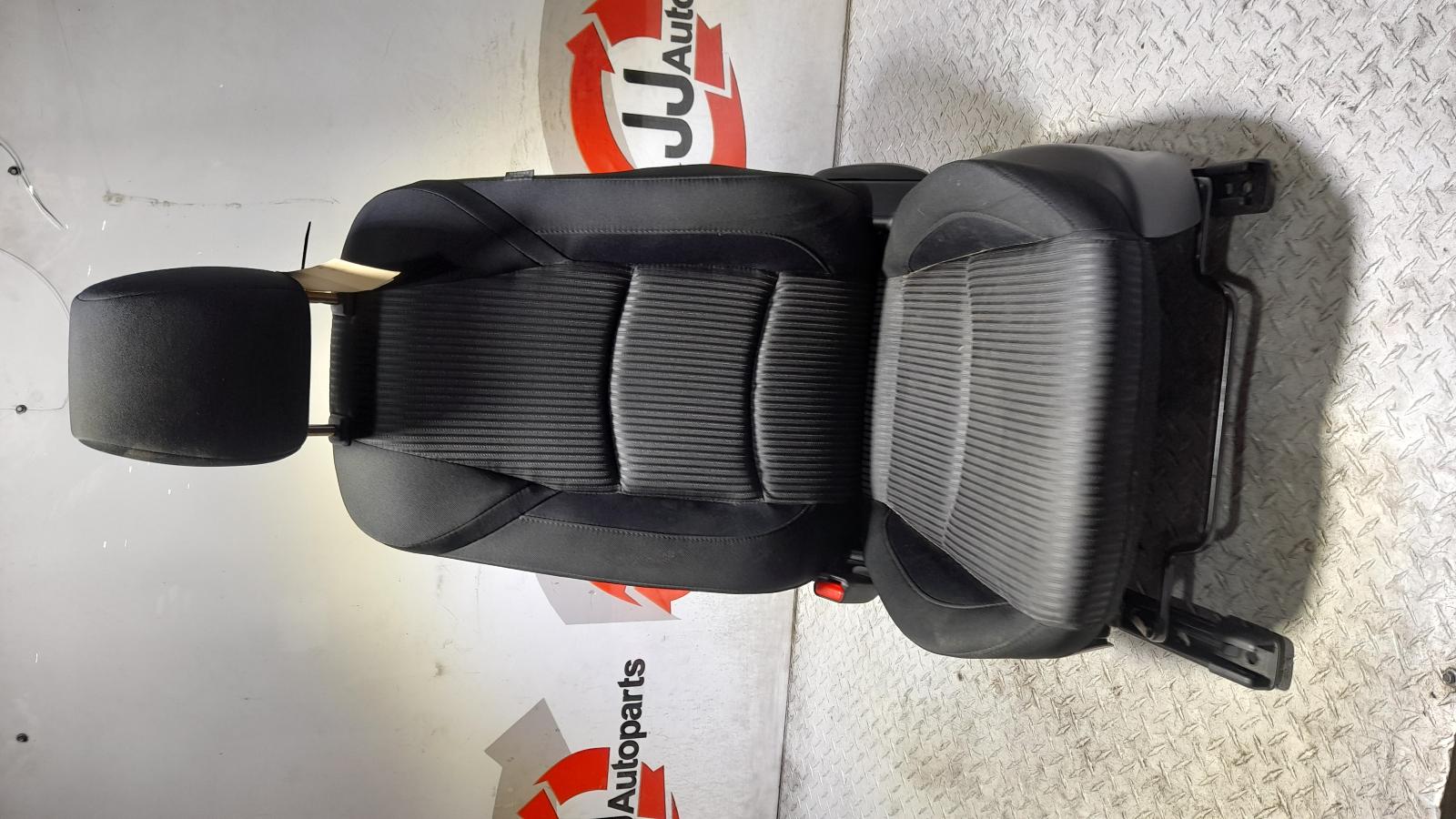 View Auto part Front Seat Mazda 3 2015