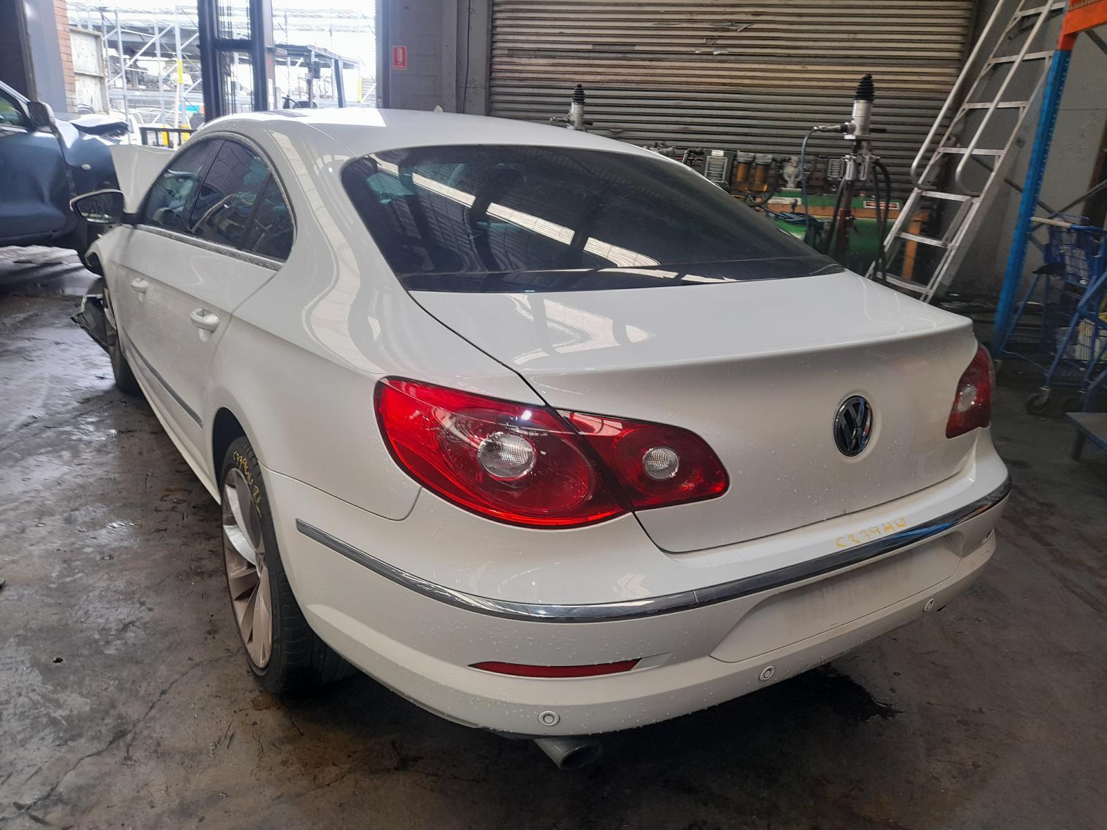 View Auto part Trans/Gearbox Volkswagen Passat 2011