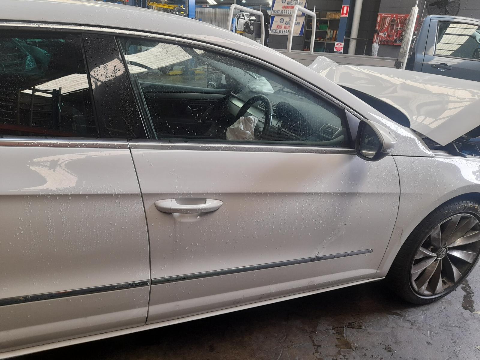 View Auto part Right Front Door Volkswagen Passat 2011