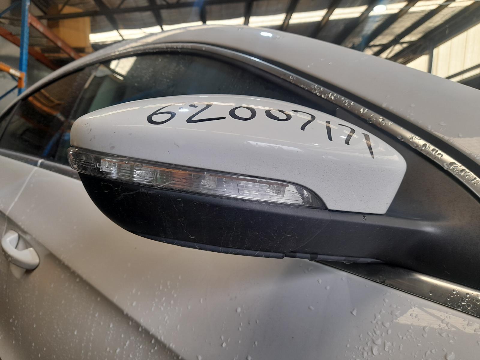 View Auto part Right Door Mirror Volkswagen Passat 2011