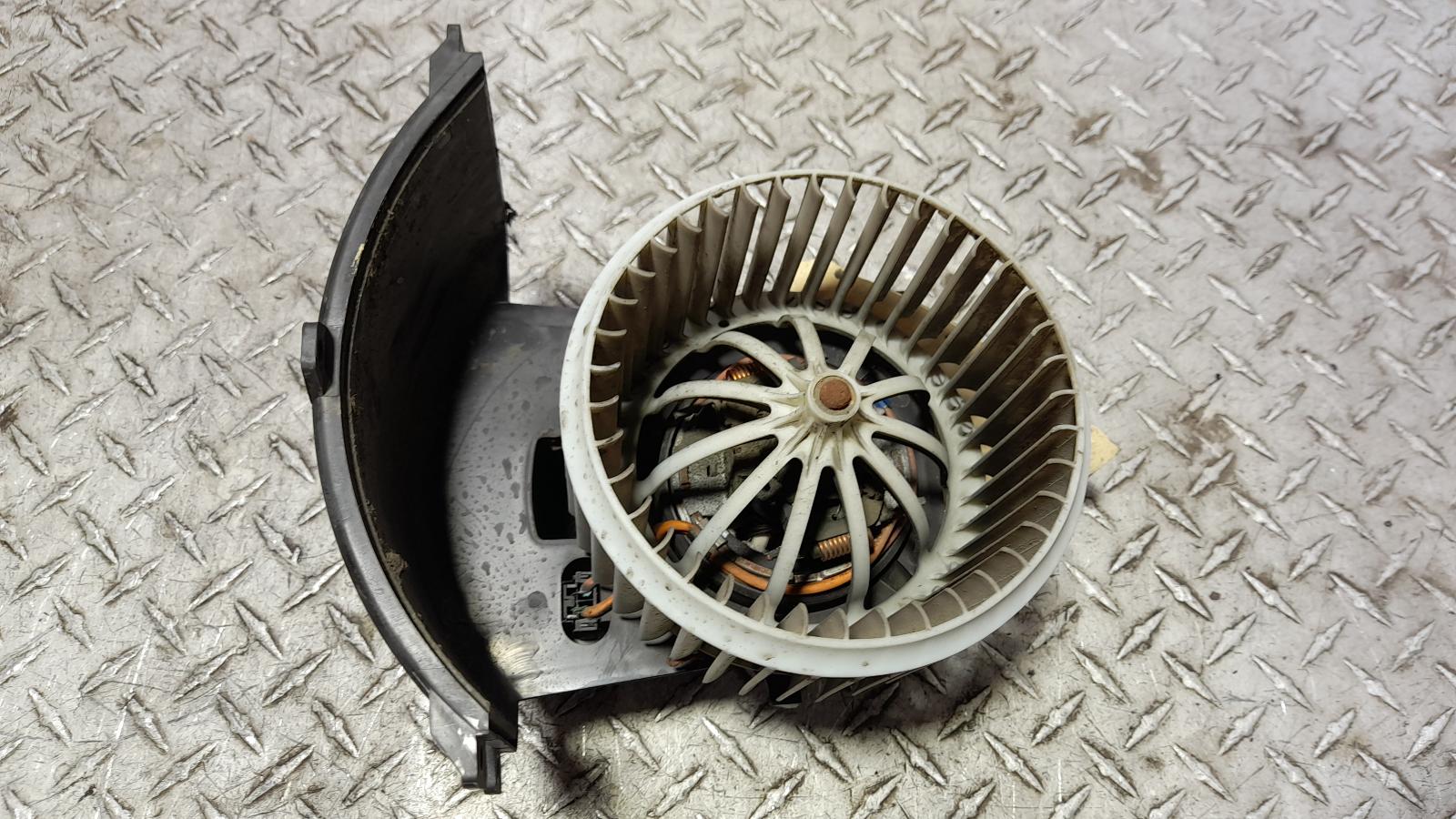 View Auto part Heater Fan Motor Volkswagen Transporter 2014
