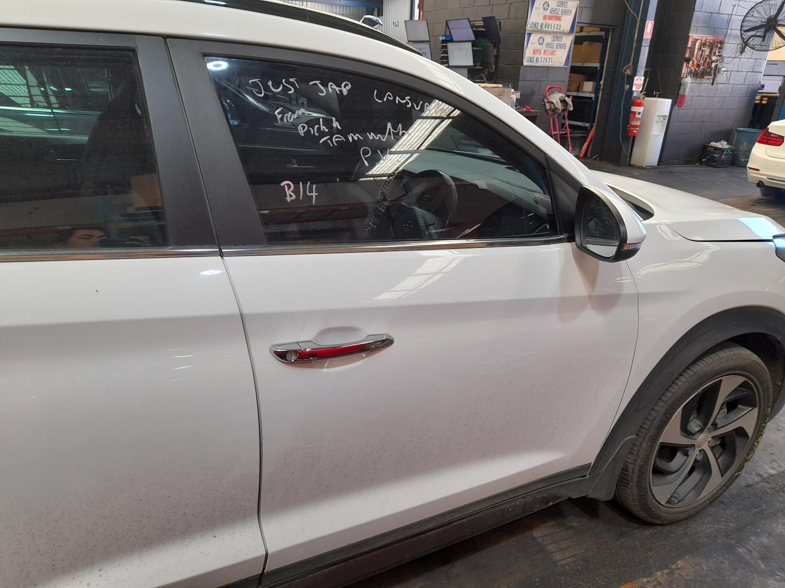 View Auto part Right Front Door Hyundai Tucson 2016