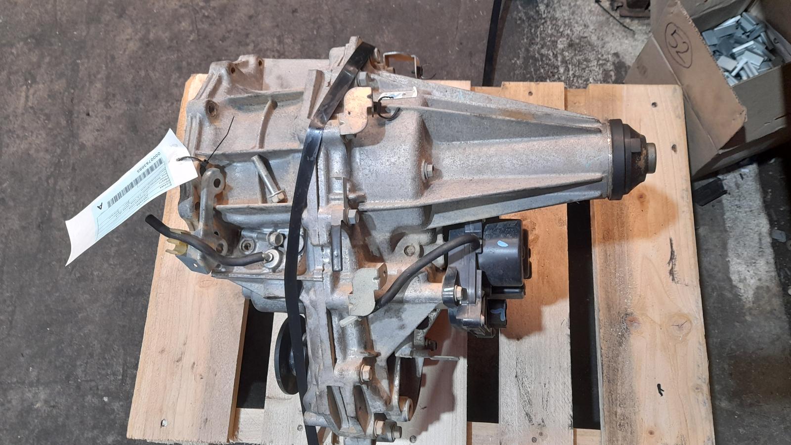View Auto part Transfer Case Nissan Navara 2011