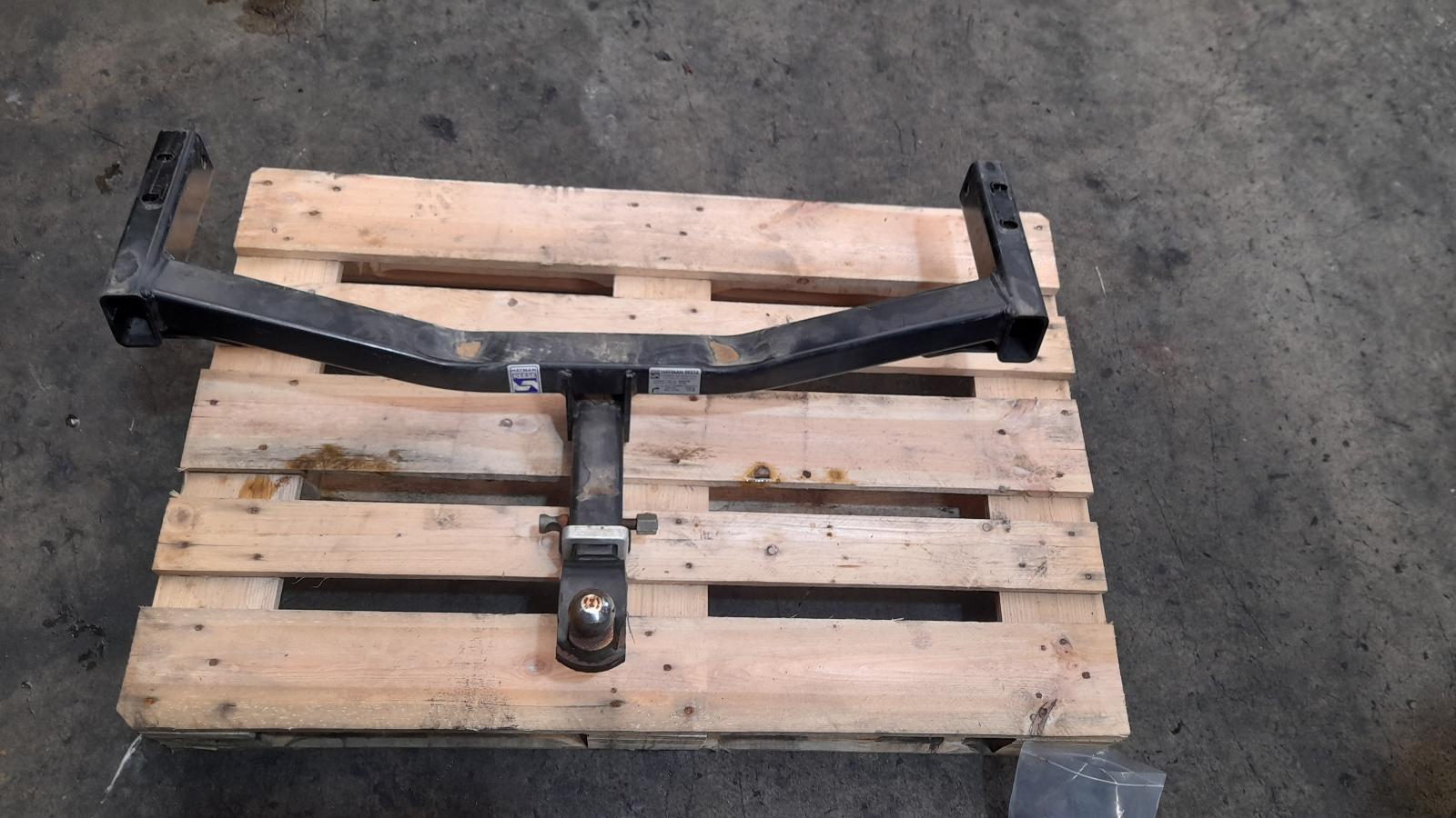 View Auto part Towbar Holden Commodore 2015
