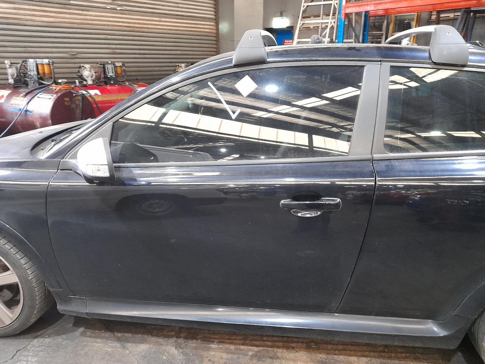 View Auto part Left Front Door Volvo C30 2011