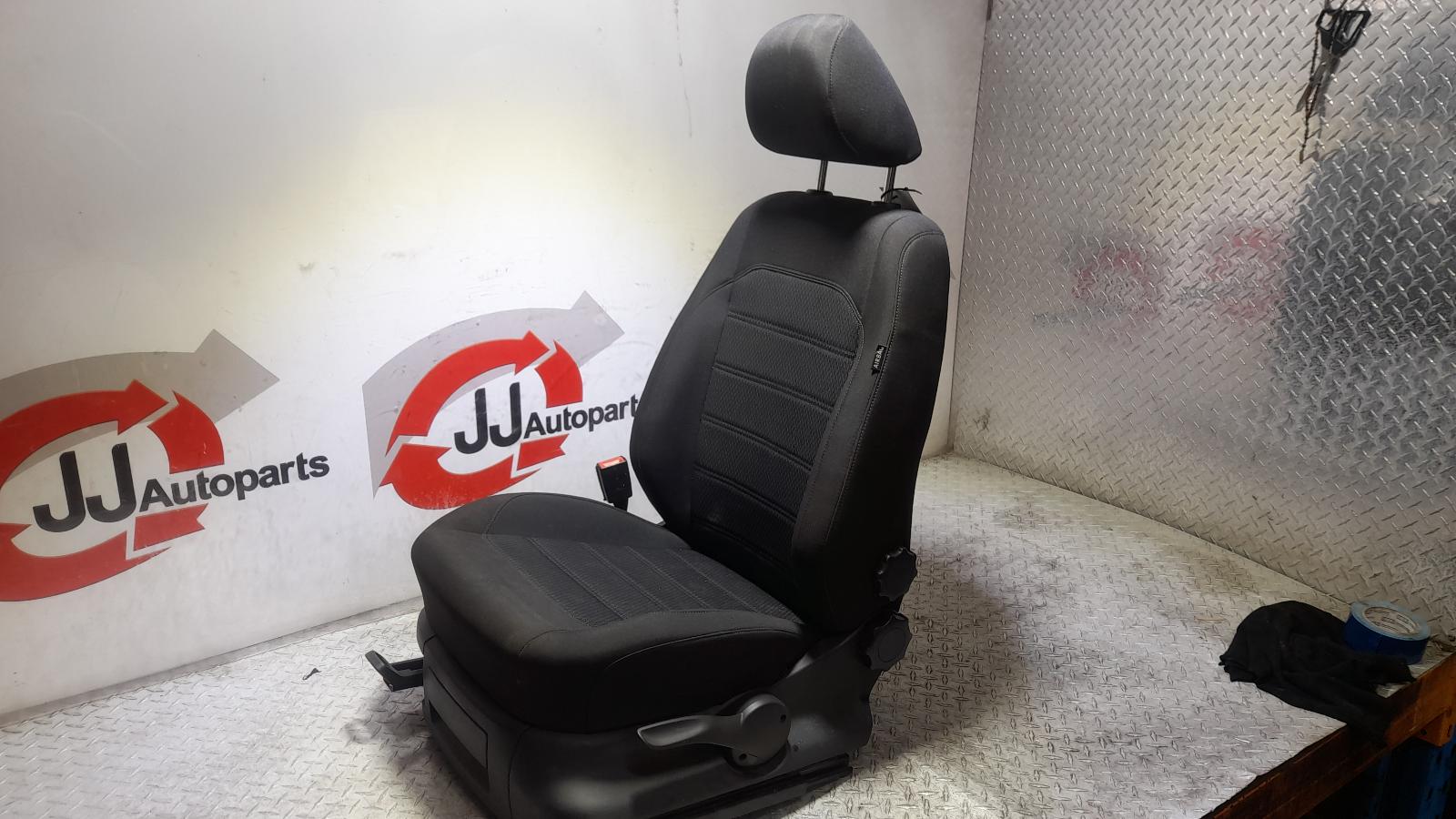 View Auto part Front Seat Volkswagen Amarok 2017