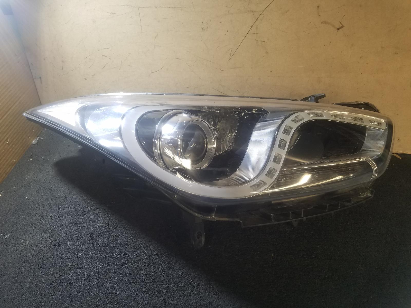 View Auto part Right Headlamp Hyundai I40 2013