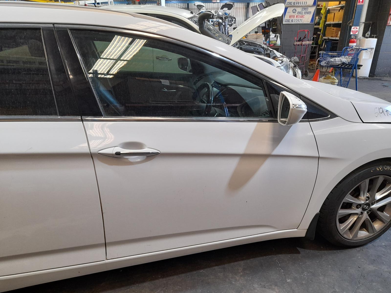 View Auto part Right Front Door Hyundai I40 2013