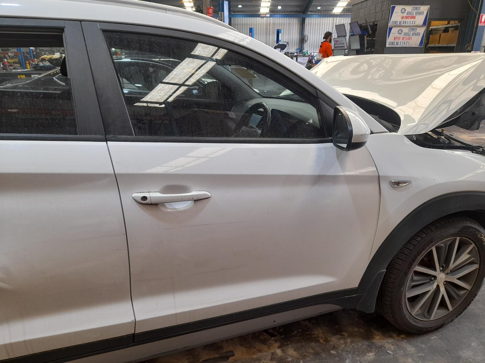 View Auto part Right Front Door Hyundai Tucson 2016
