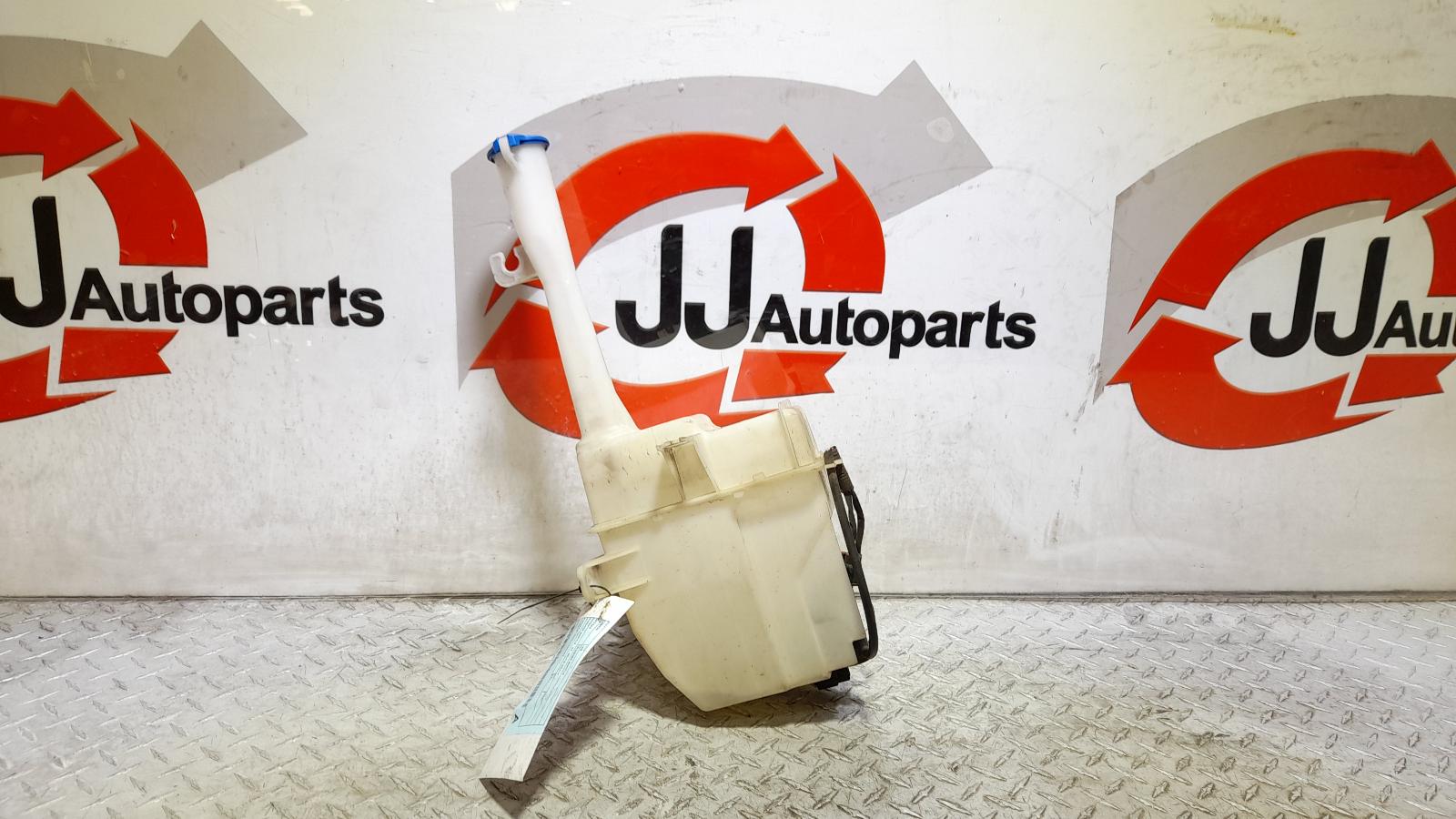 View Auto part Washer Bottle Hyundai I45 2011