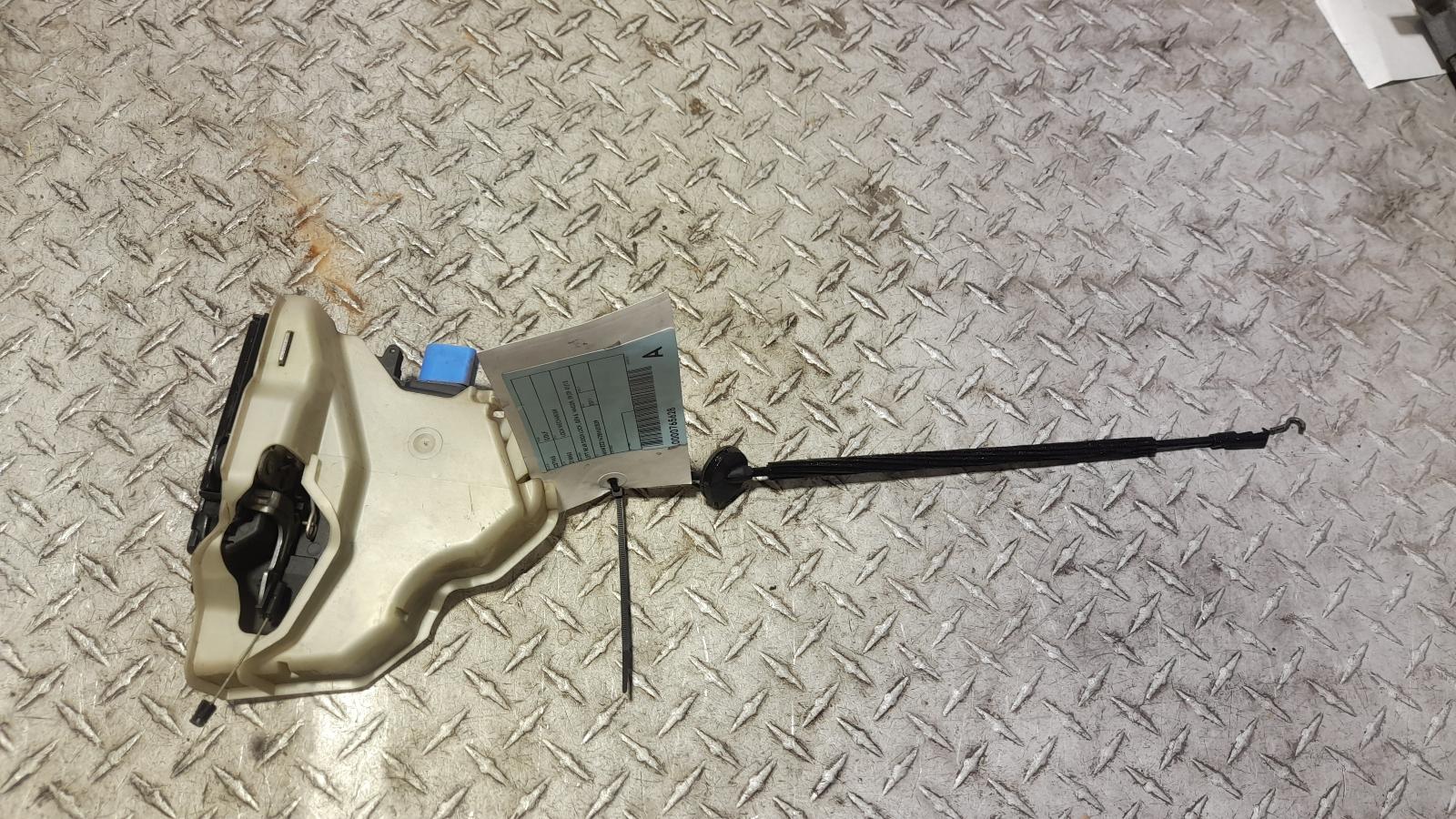 View Auto part Door/Boot/Gate Lock Volkswagen Golf 2011