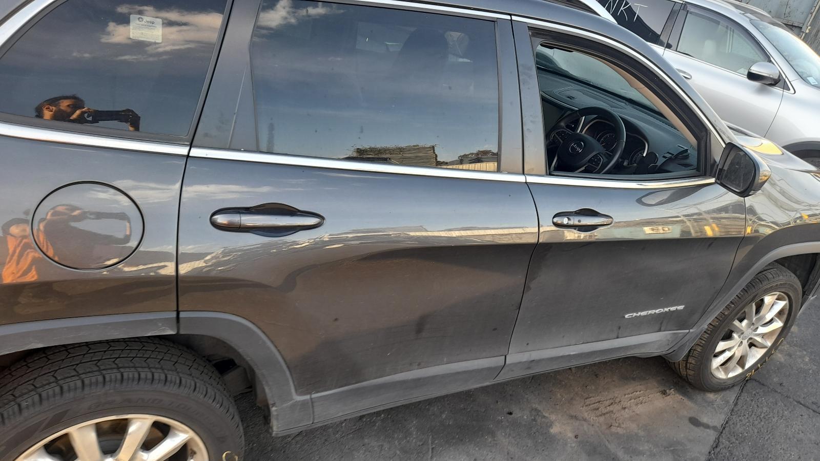 View Auto part Right Rear Door Sliding Jeep Cherokee 2014