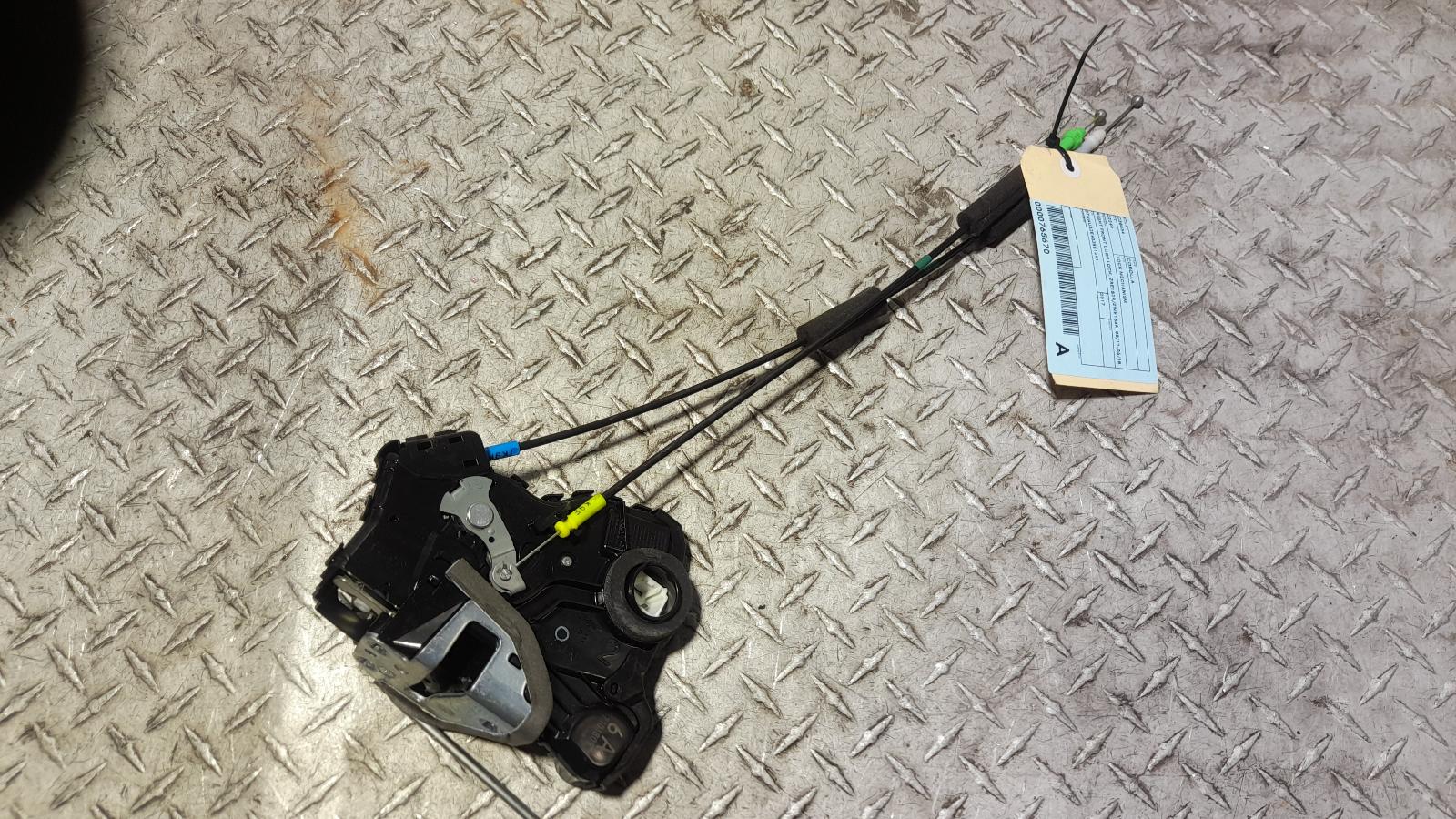 View Auto part Door/Boot/Gate Lock Toyota Corolla 2017