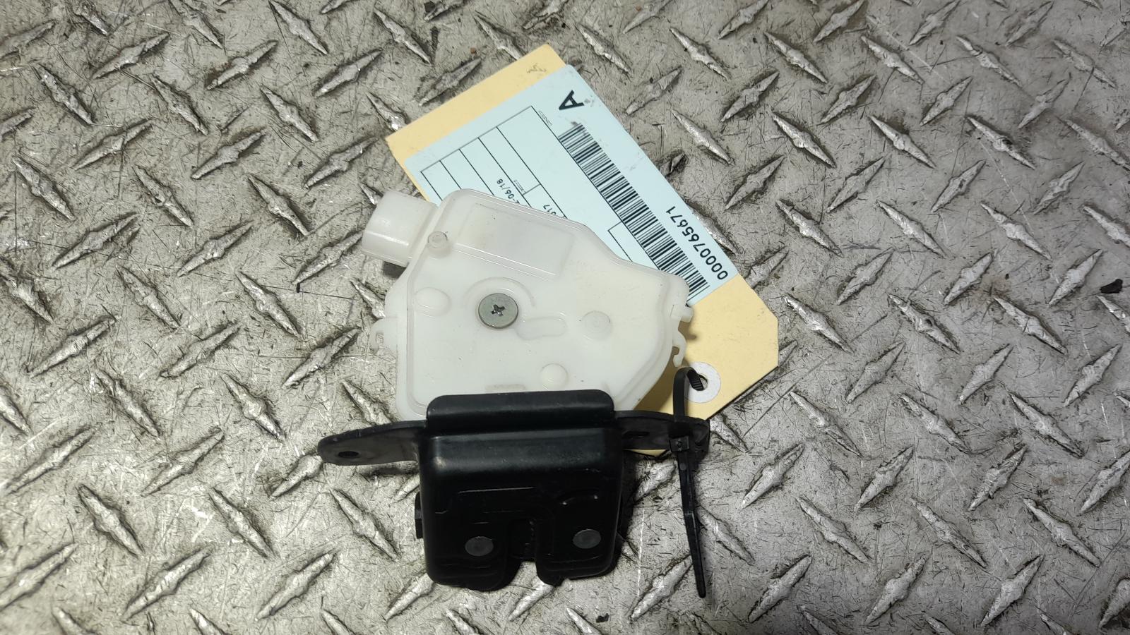 View Auto part Door/Boot/Gate Lock Toyota Corolla 2017