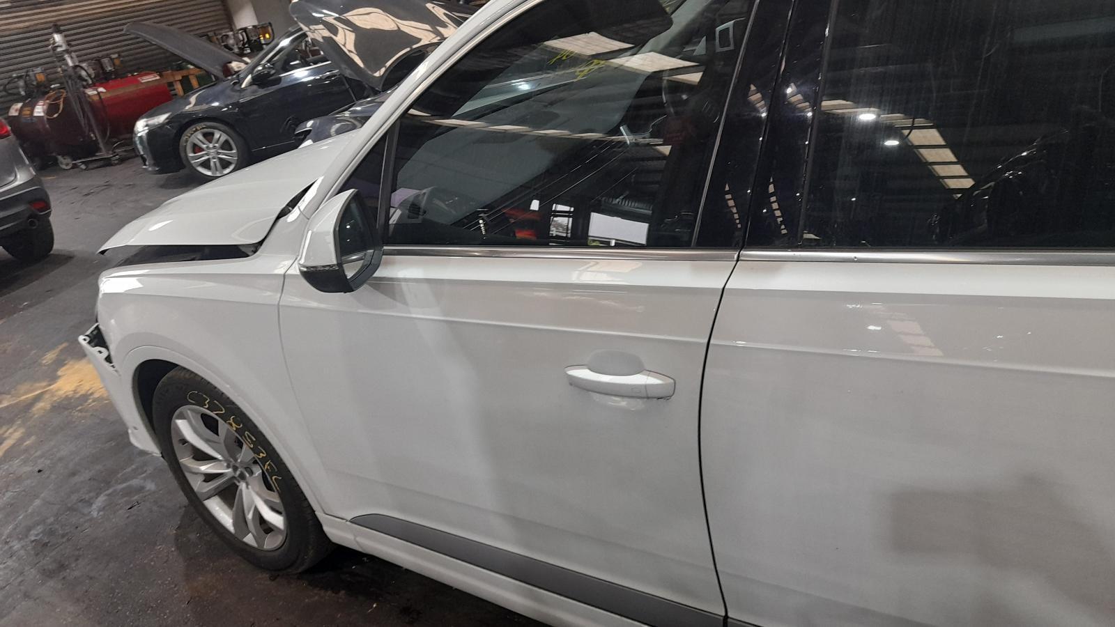 View Auto part Left Front Door Audi Q7 2015