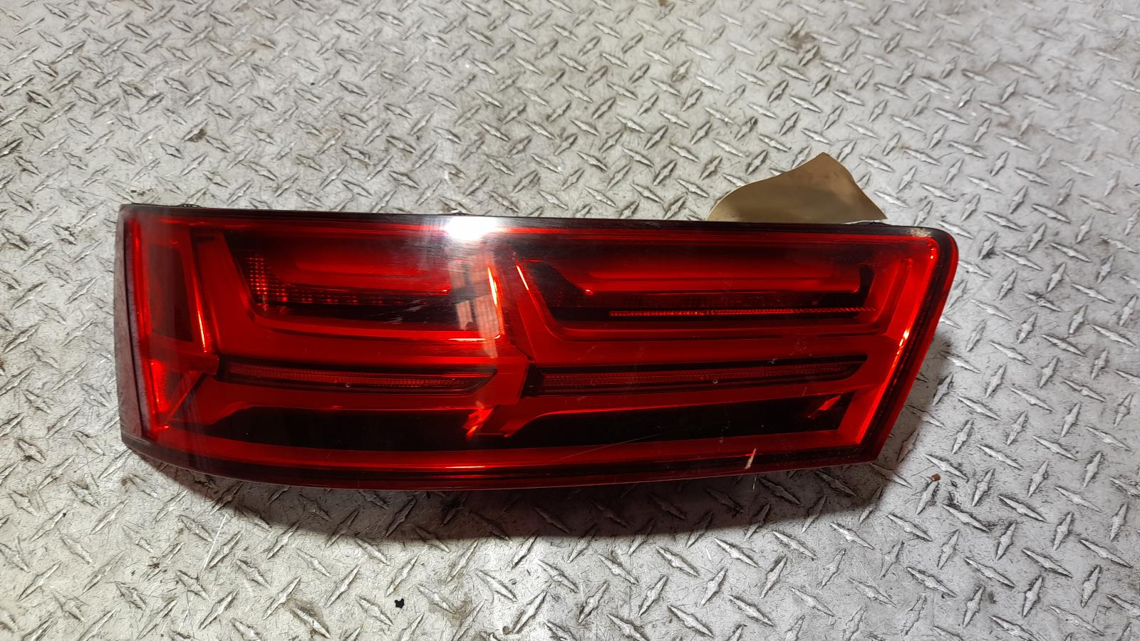 View Auto part Left Taillight Audi Q7 2015