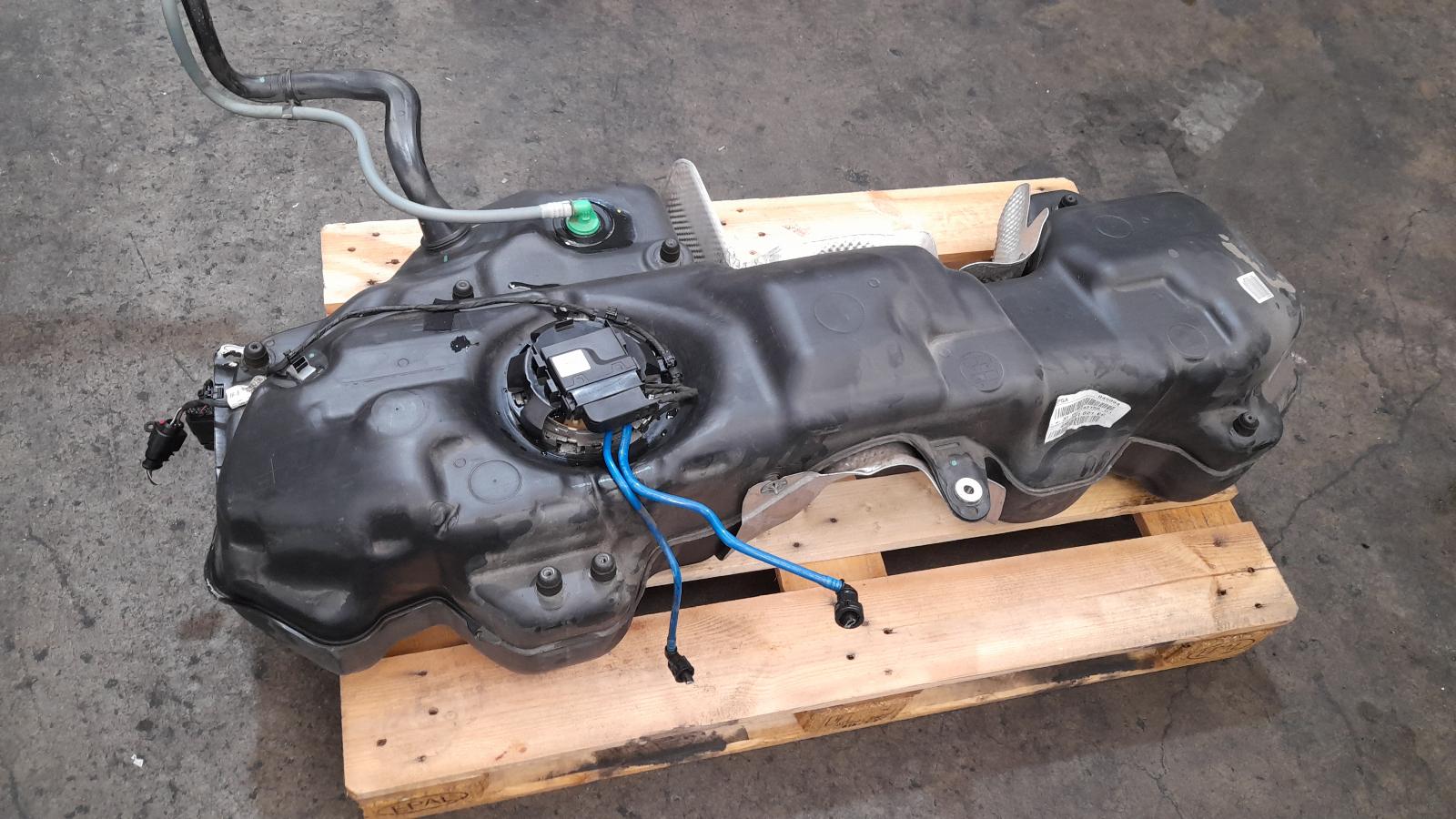 View Auto part Fuel Tank Audi Q7 2015