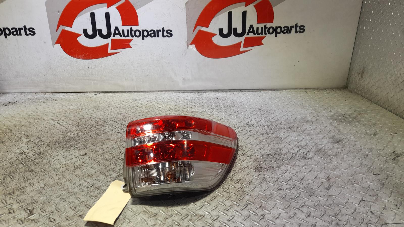 View Auto part Right Taillight Nissan Pathfinder 2014