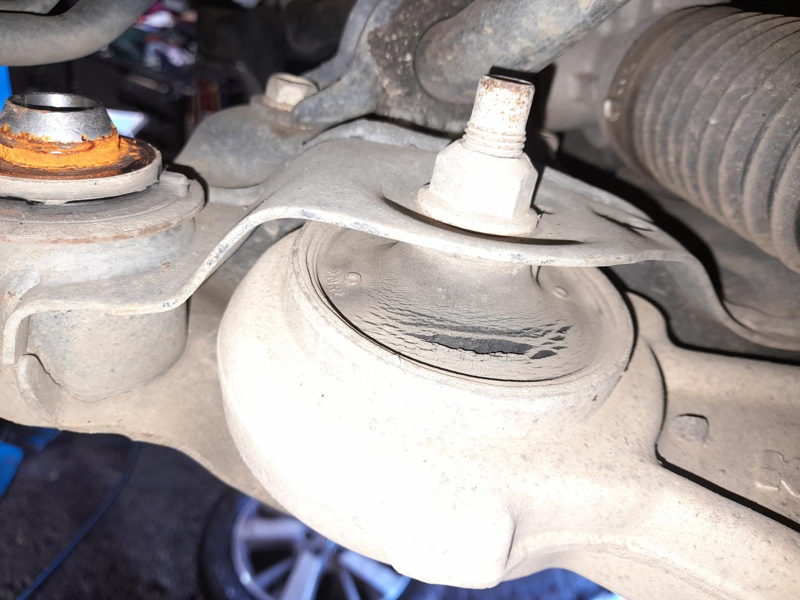 View Auto part Right Front Lower Control Arm Nissan Pathfinder 2014