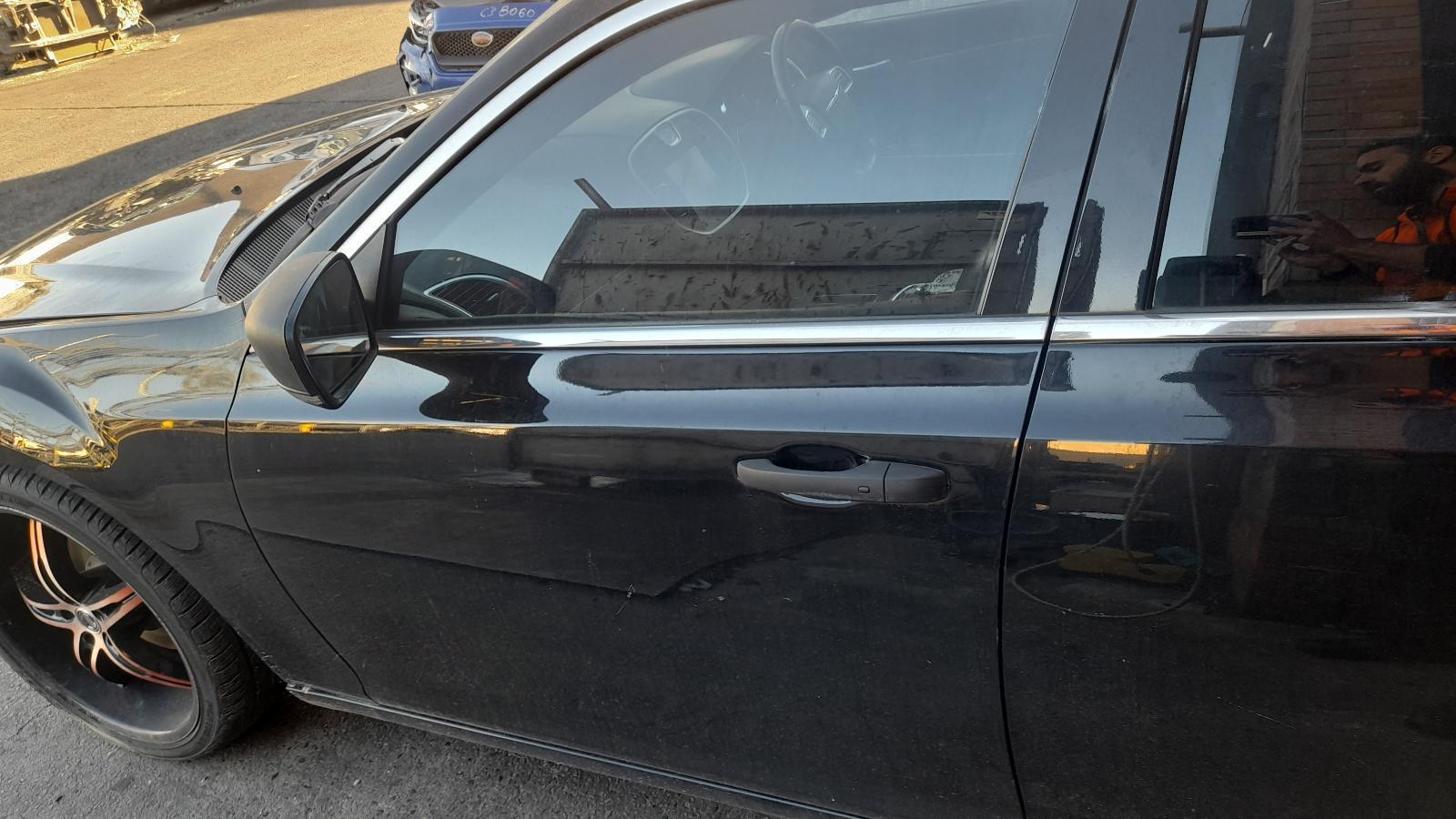 View Auto part Left Front Door Chrysler 300c 2012