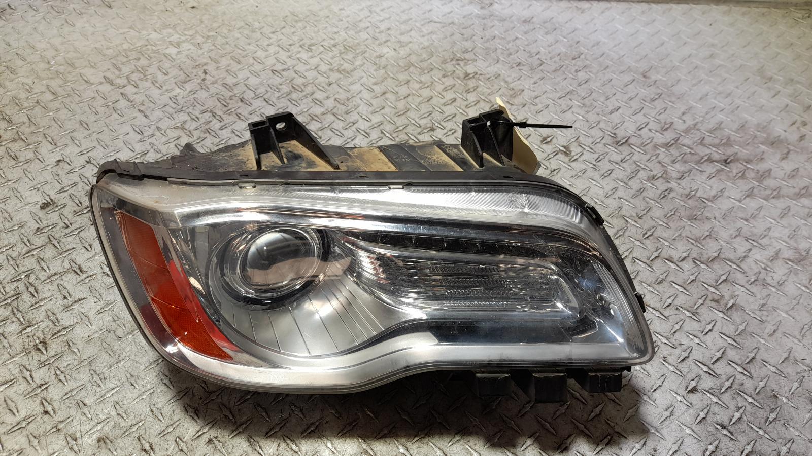 View Auto part Right Headlamp Chrysler 300c 2012
