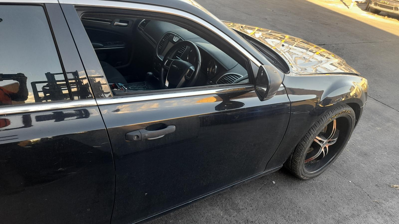 View Auto part Right Front Door Chrysler 300c 2012