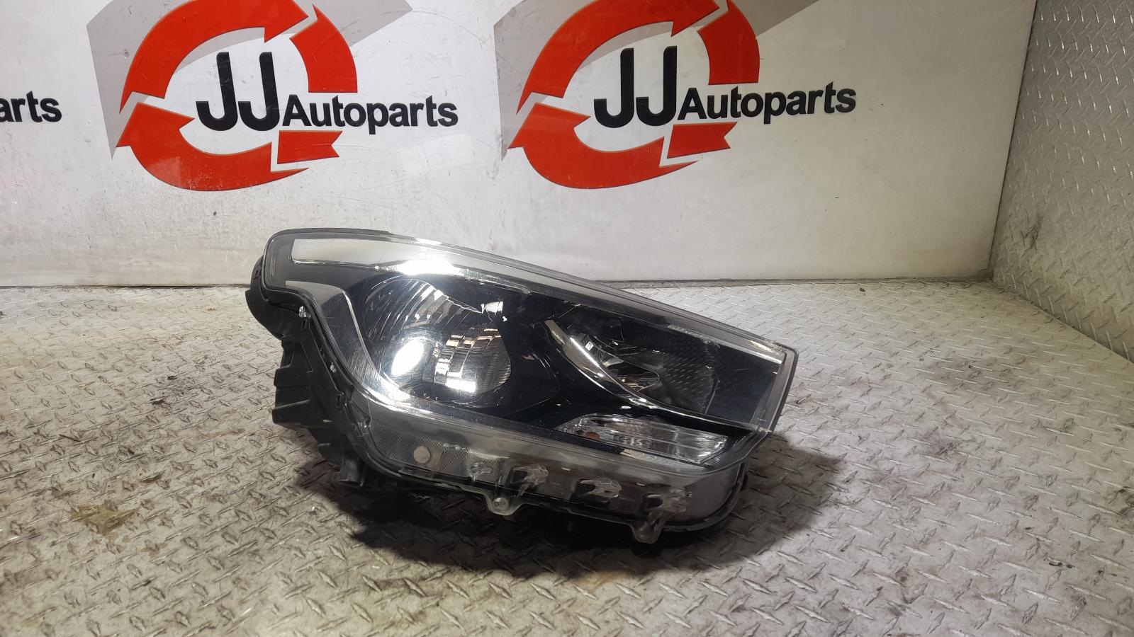 View Auto part Right Headlamp Hyundai Iload/imax 2019