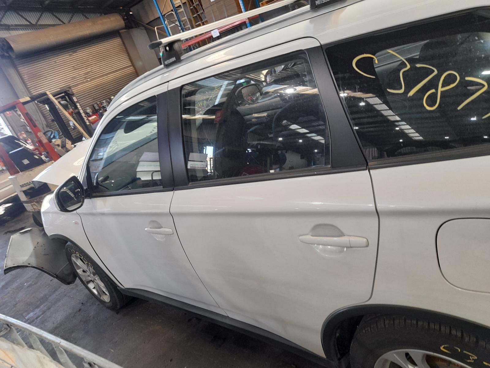 View Auto part Left Rear Door/Sliding Mitsubishi Outlander 2015