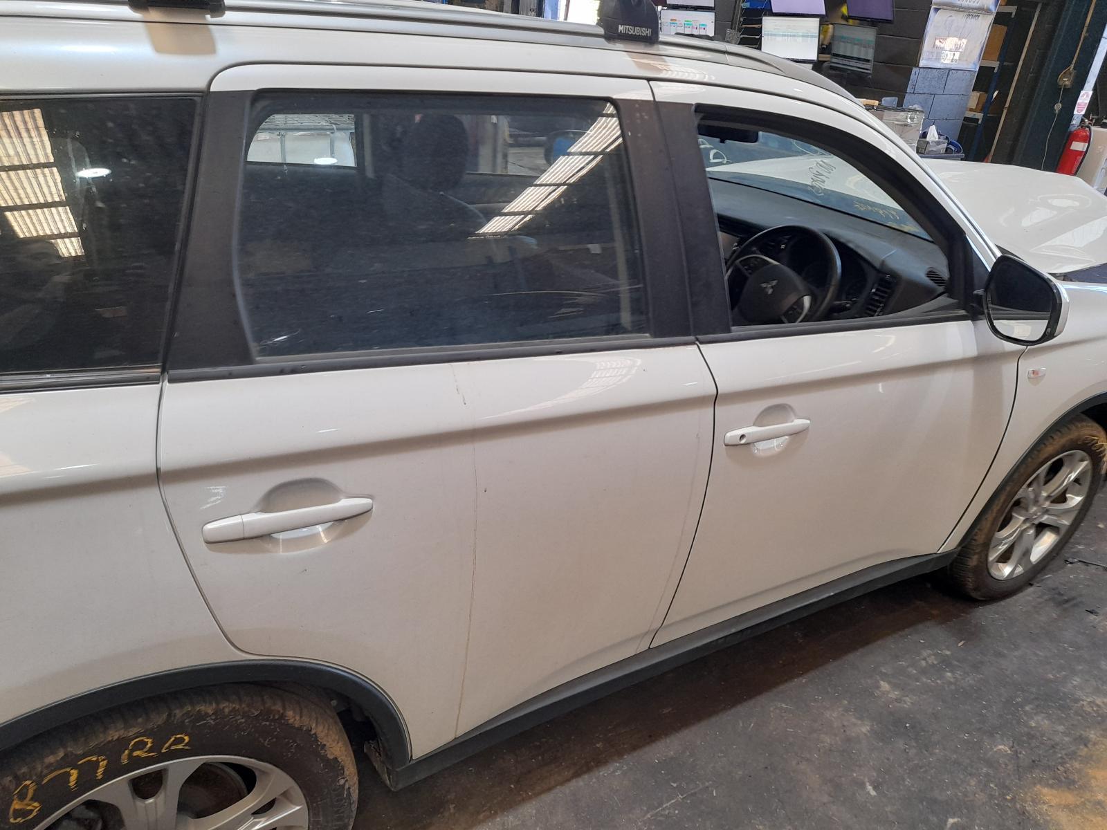 View Auto part Right Rear Door Sliding Mitsubishi Outlander 2015