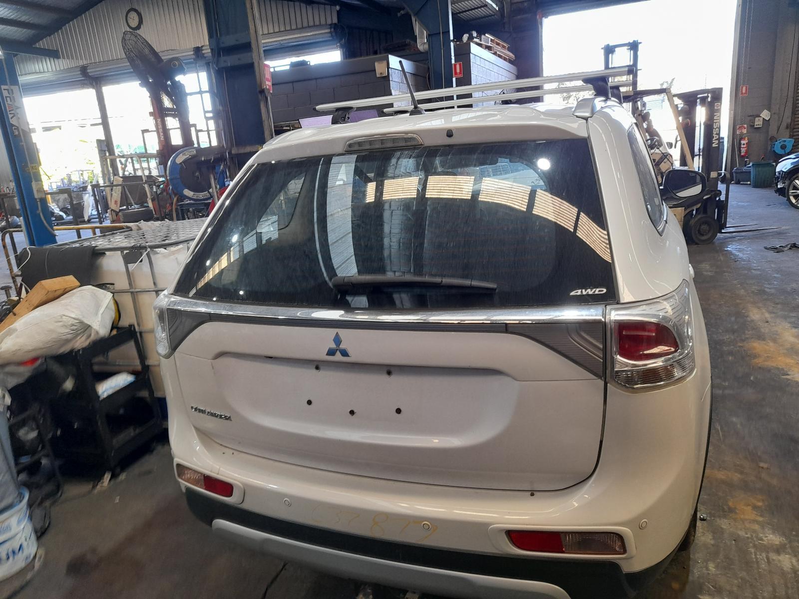 View Auto part Bootlid/Tailgate Mitsubishi Outlander 2015