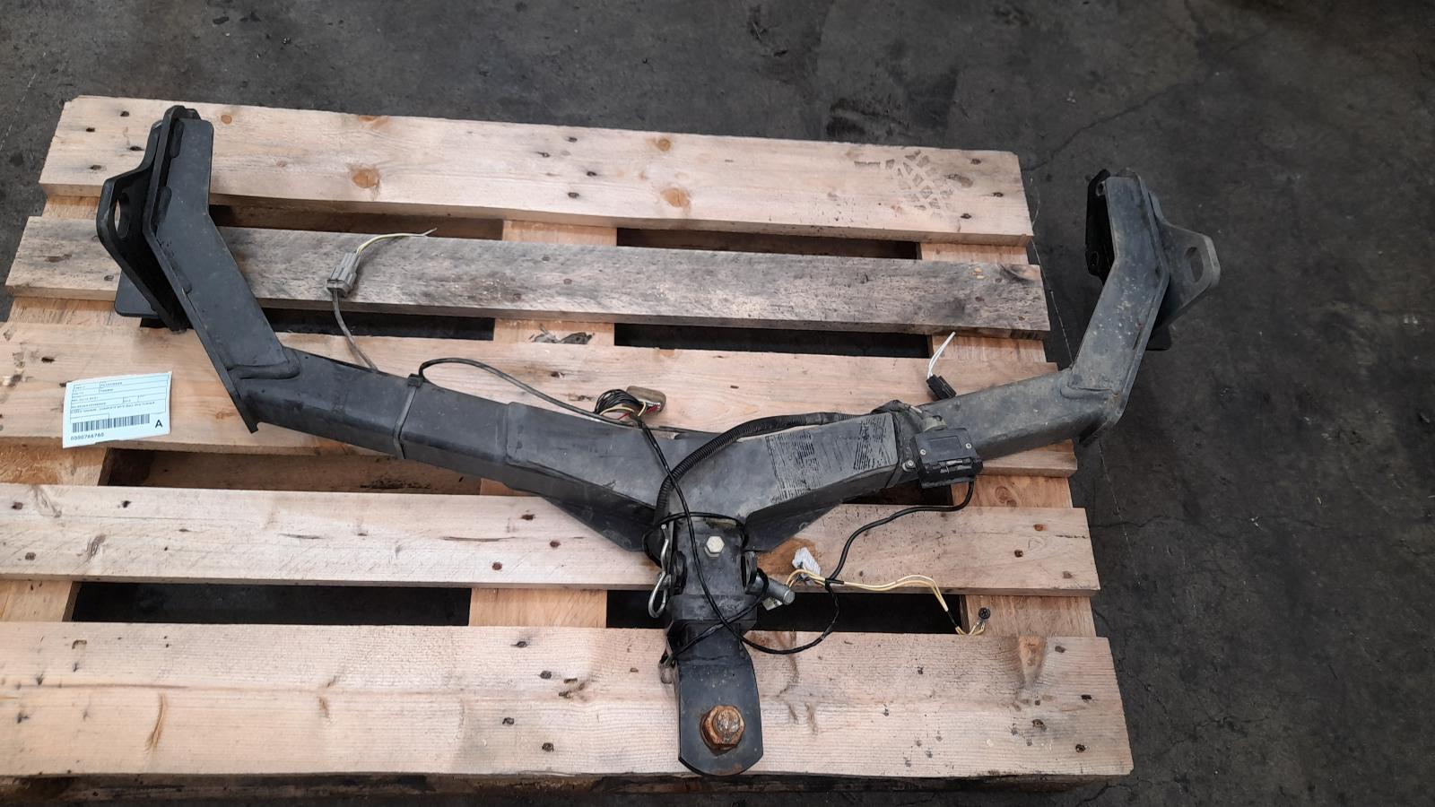 View Auto part Towbar Nissan Pathfinder 2013