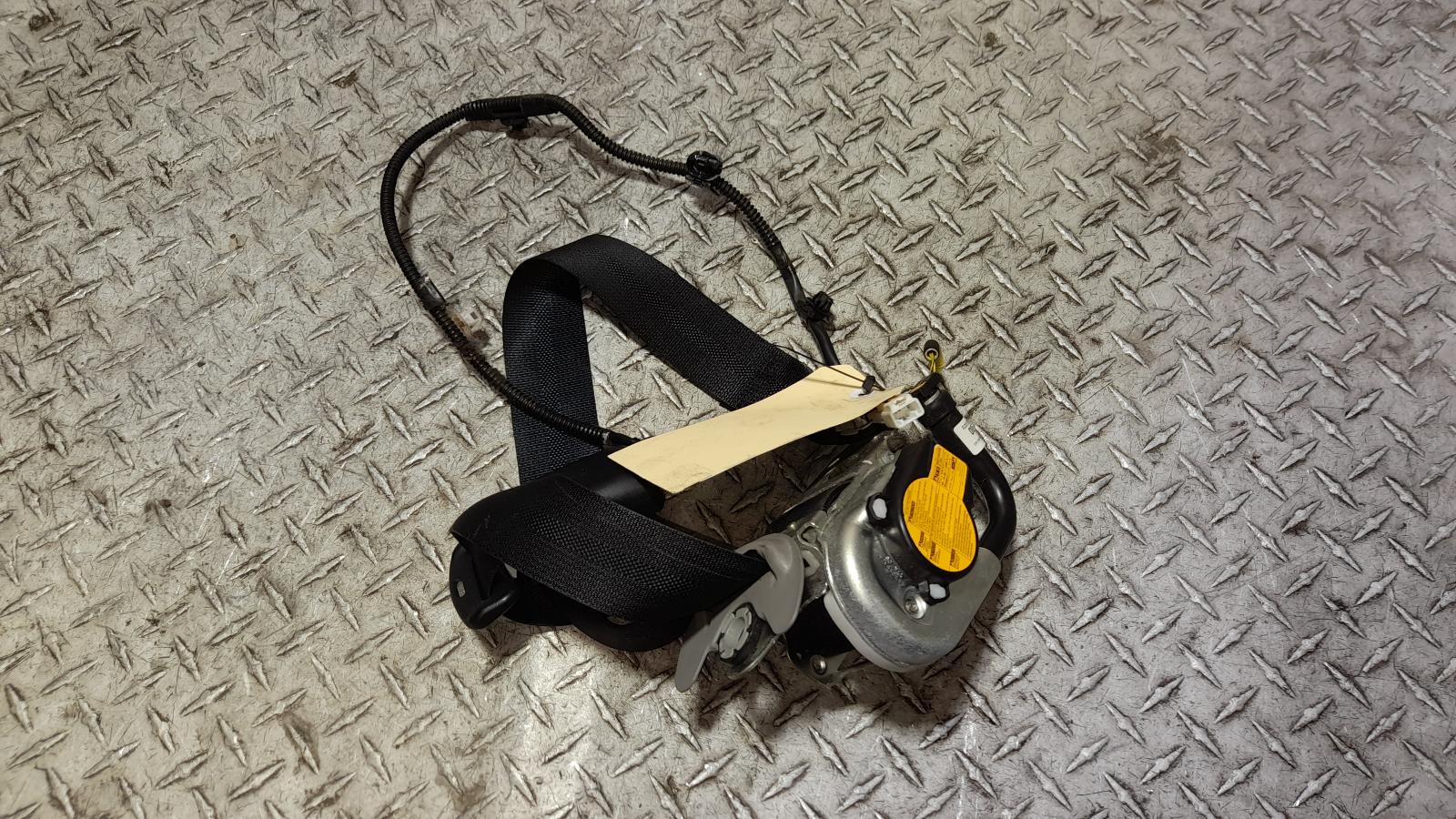 View Auto part Seatbelt/Stalk Toyota Camry 2016