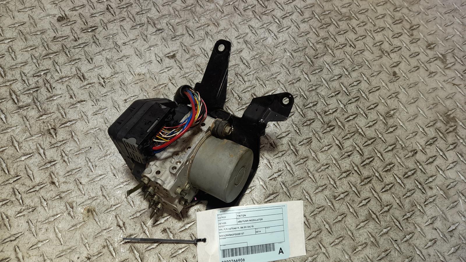 View Auto part Abs Pump/Modulator Mitsubishi Triton 2014