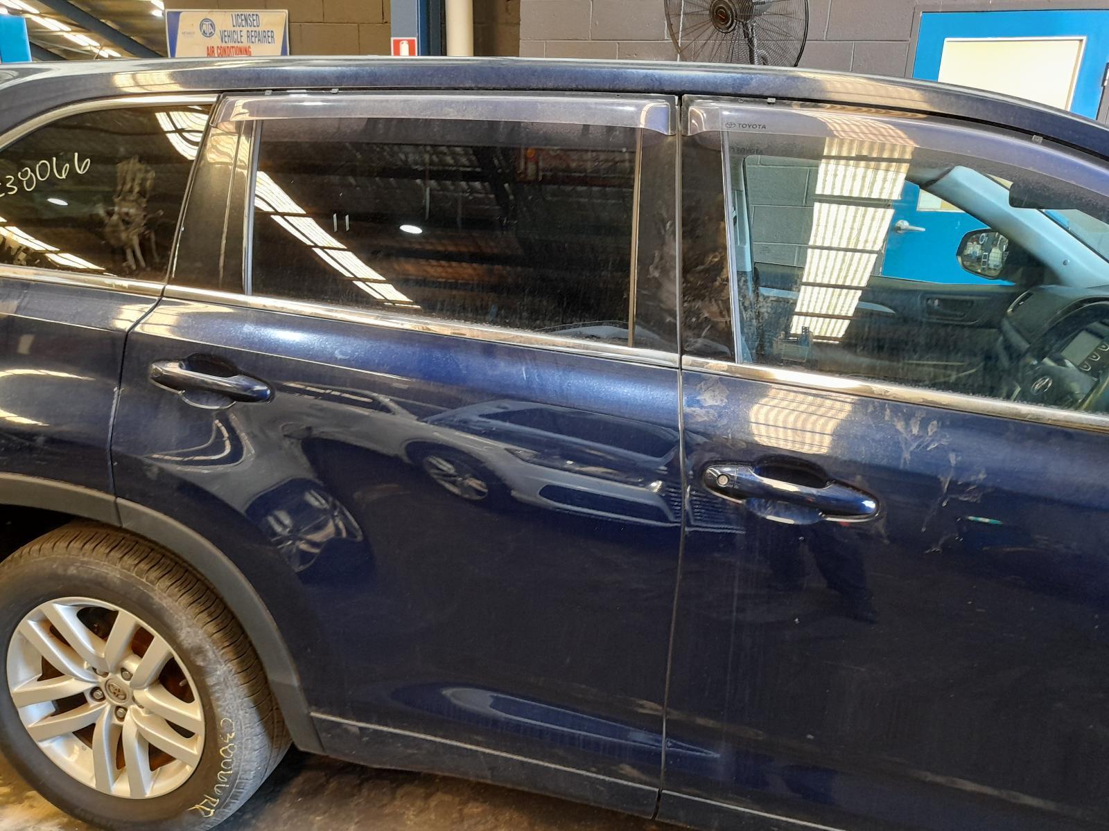 View Auto part Right Rear Door Sliding Toyota Kluger 2015